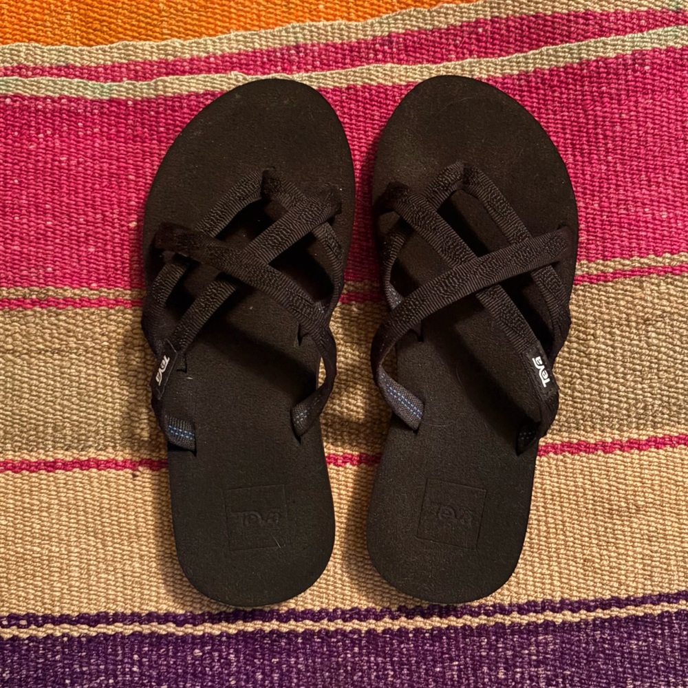 Teva Black Olowahu Flip Flops NWOT